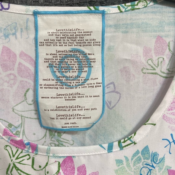 LOVE THIS LIFE SIZE SMALL SCRUB TOP -NWT - Picture 2 of 3